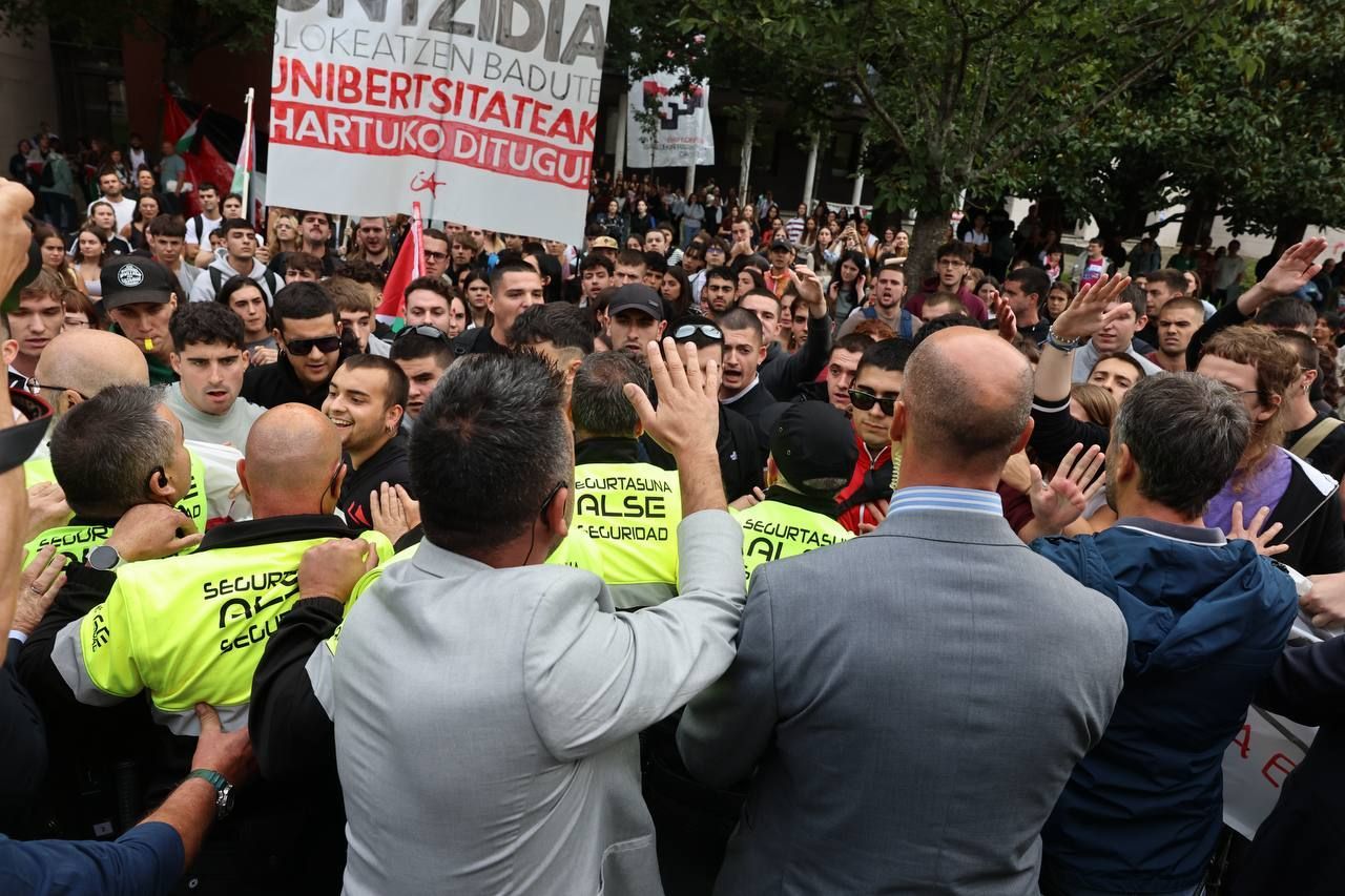 Momentos de tensión en la EHU por una protesta de jóvenes en favor de Palestina