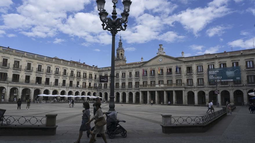 Vecinos de Vitoria censuran la elevada carga fiscal del Ayuntamiento