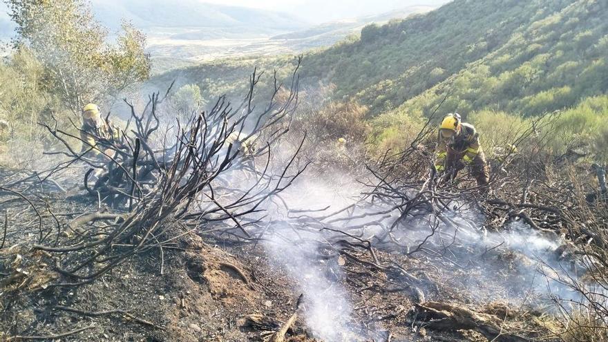 La evolución de los incendios es "favorable pero muy lenta", según Protección Civil