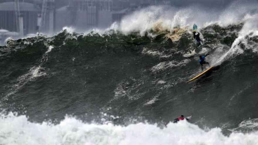 La prueba de Getxo vuelve a formar parte del Circuito Mundial de olas grandes