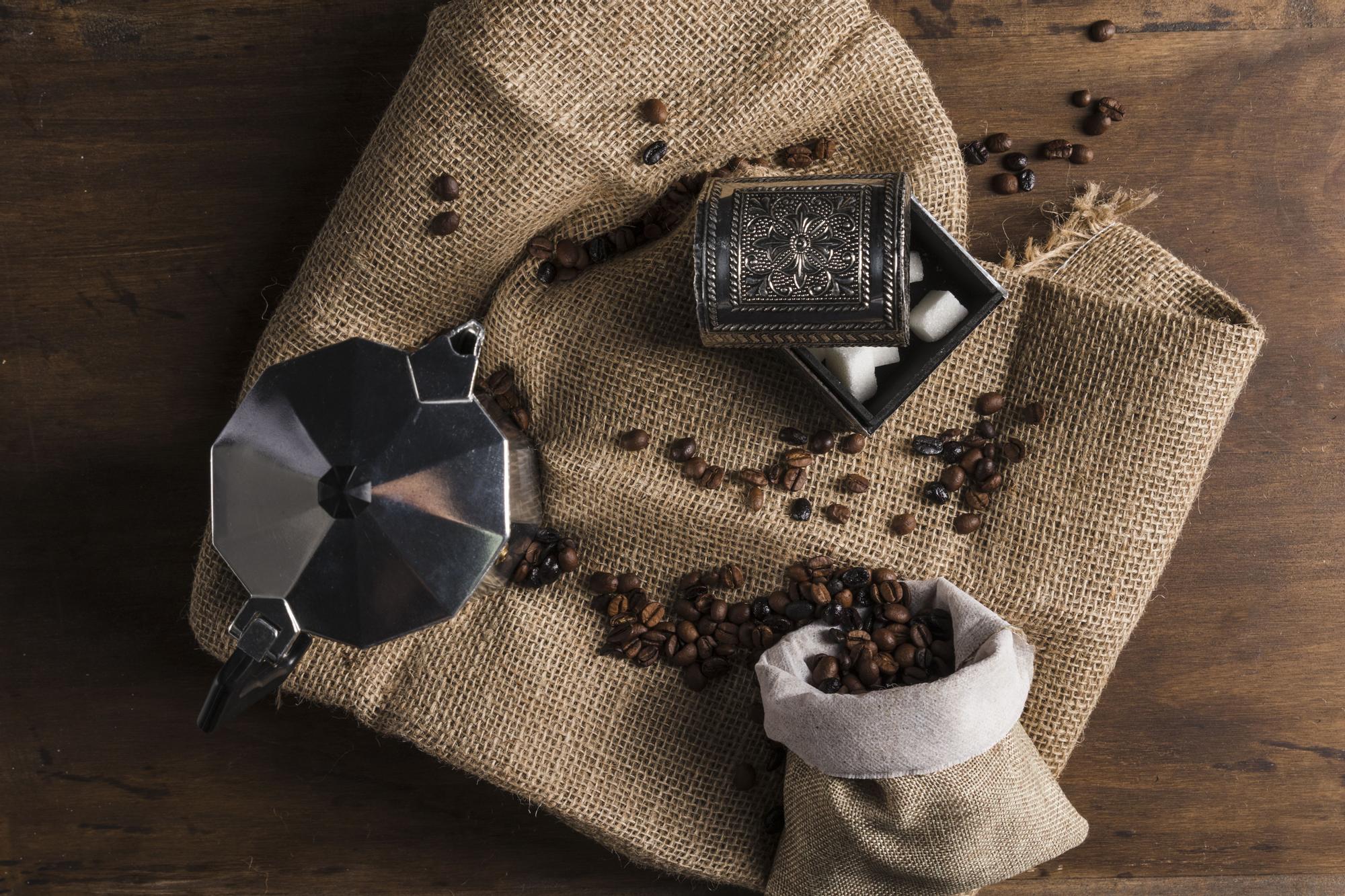 Utensilios para el café en una imagen de archivo.