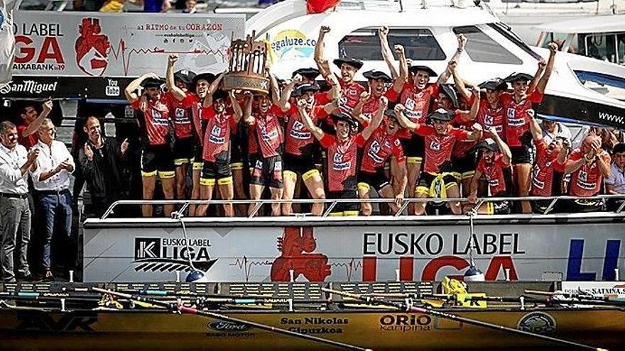 Orio levanta su corona