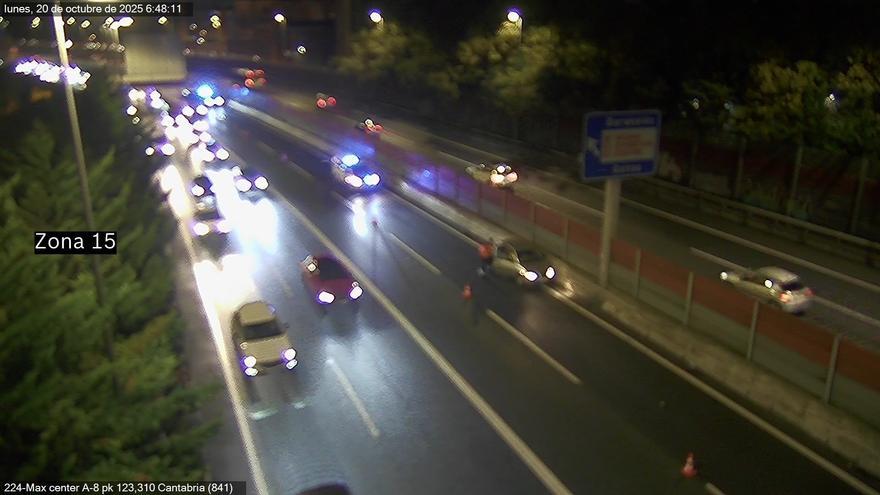 Cortado un carril de la A-8 a la altura de Barakaldo, en sentido Santander