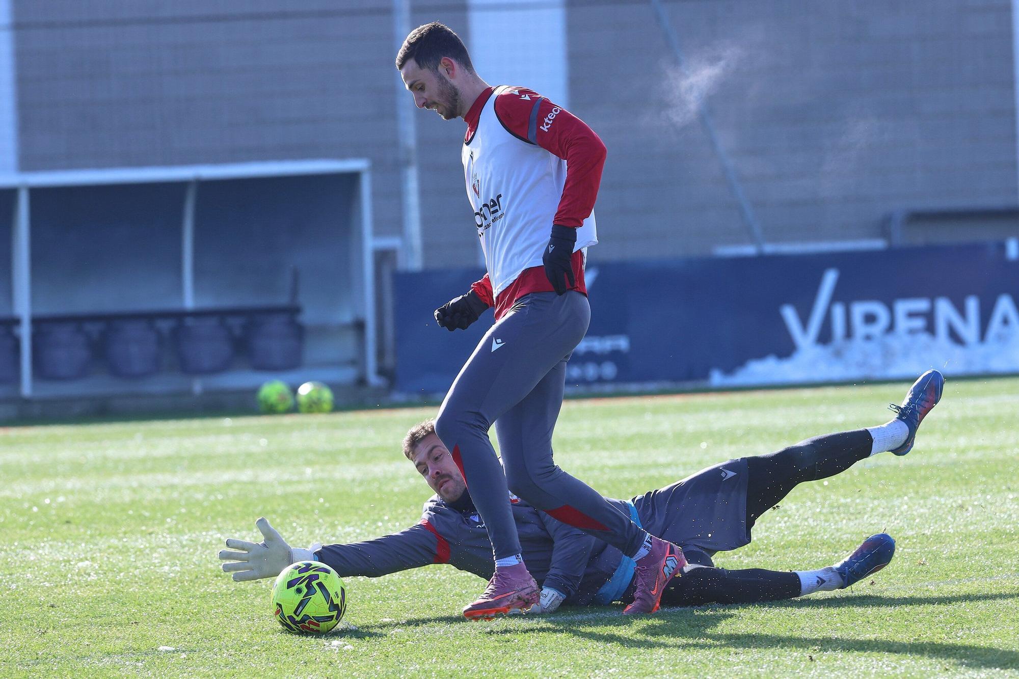 Fotos del entrenamiento de Osasuna (viernes 21 de noviembre de 2025)