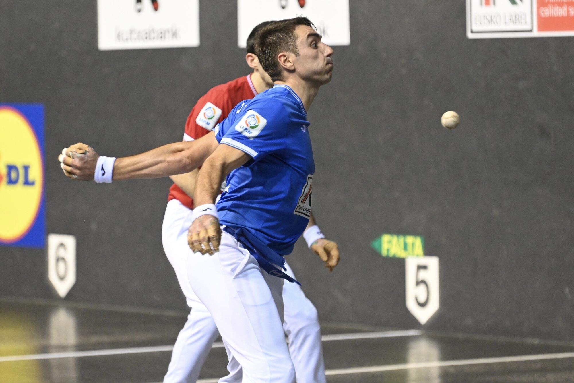 Peio Etxeberria, finalista del Cuatro y Medio por tercera vez consecutiva después de ganar a Altuna III en el Atano III de Donostia.