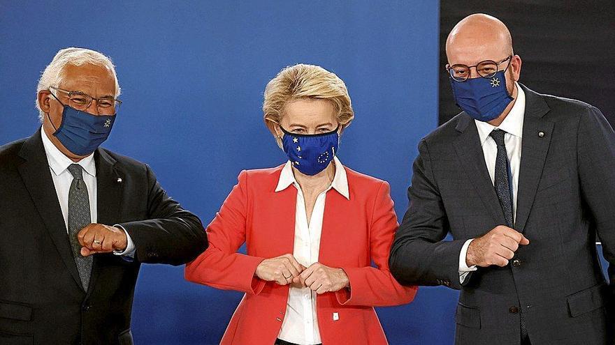 El primer ministro portugués, Antonio Costa, junto a Ursula Von der Leyen y Charles Michel, tras la rueda de prensa del pasado sábado en Oporto. Foto: Efe