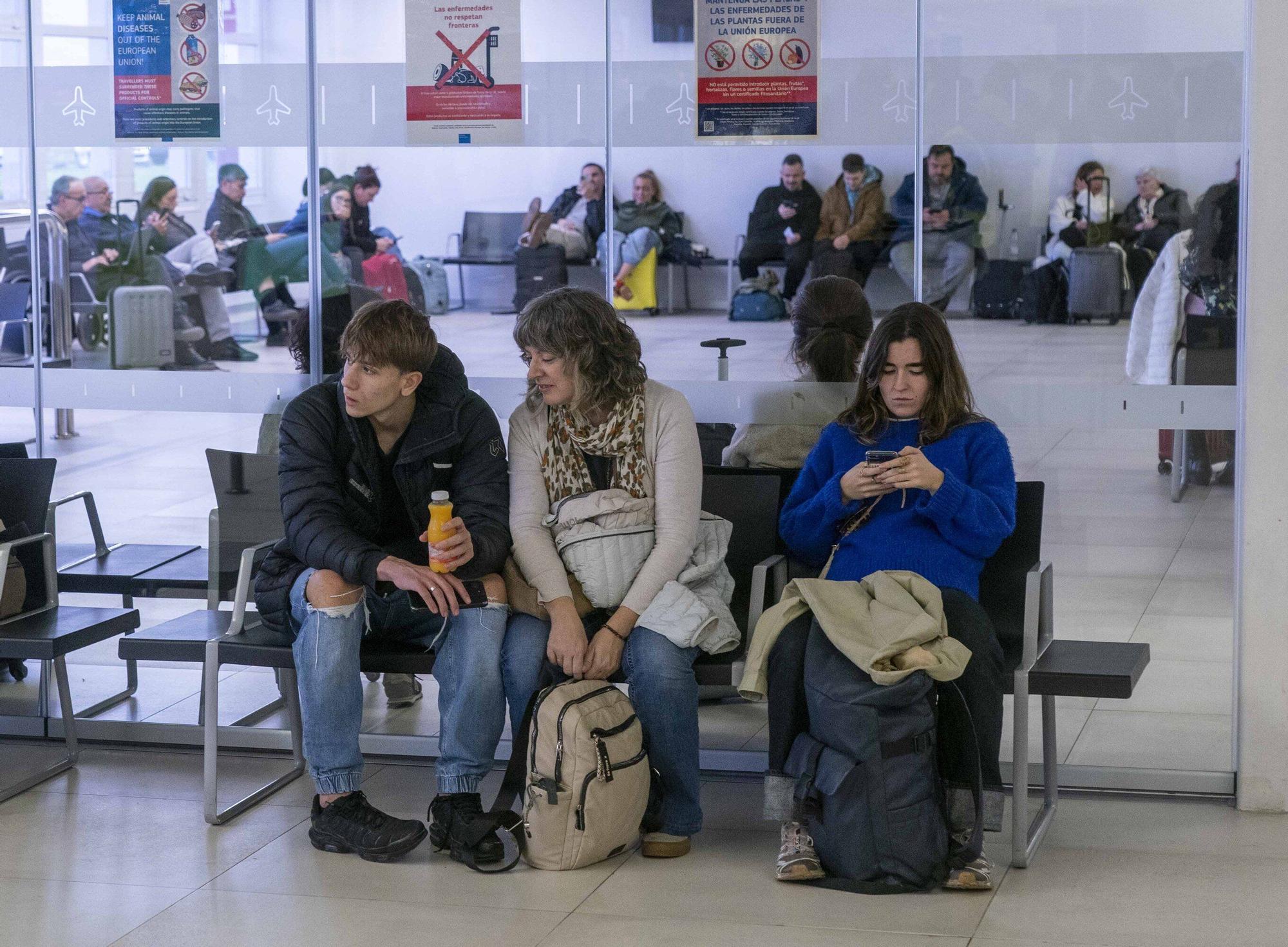 En imágenes: Foronda estrena los vuelos regulares a Barcelona y Madrid