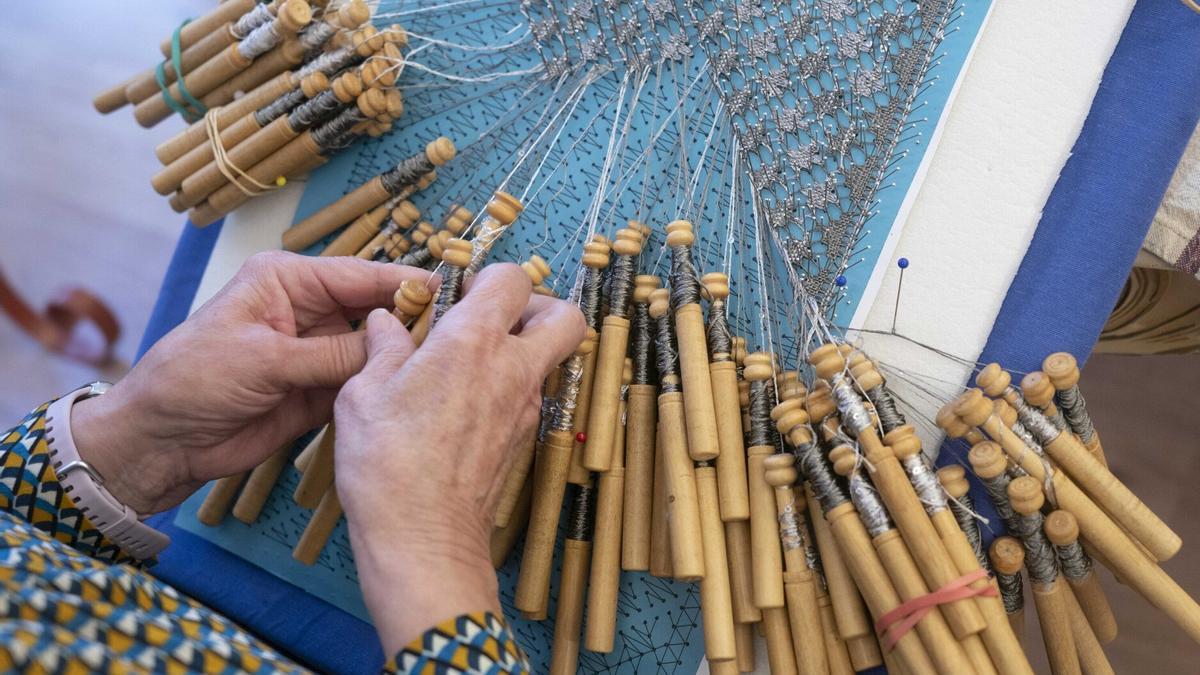 Taller de encaje de bolillos.