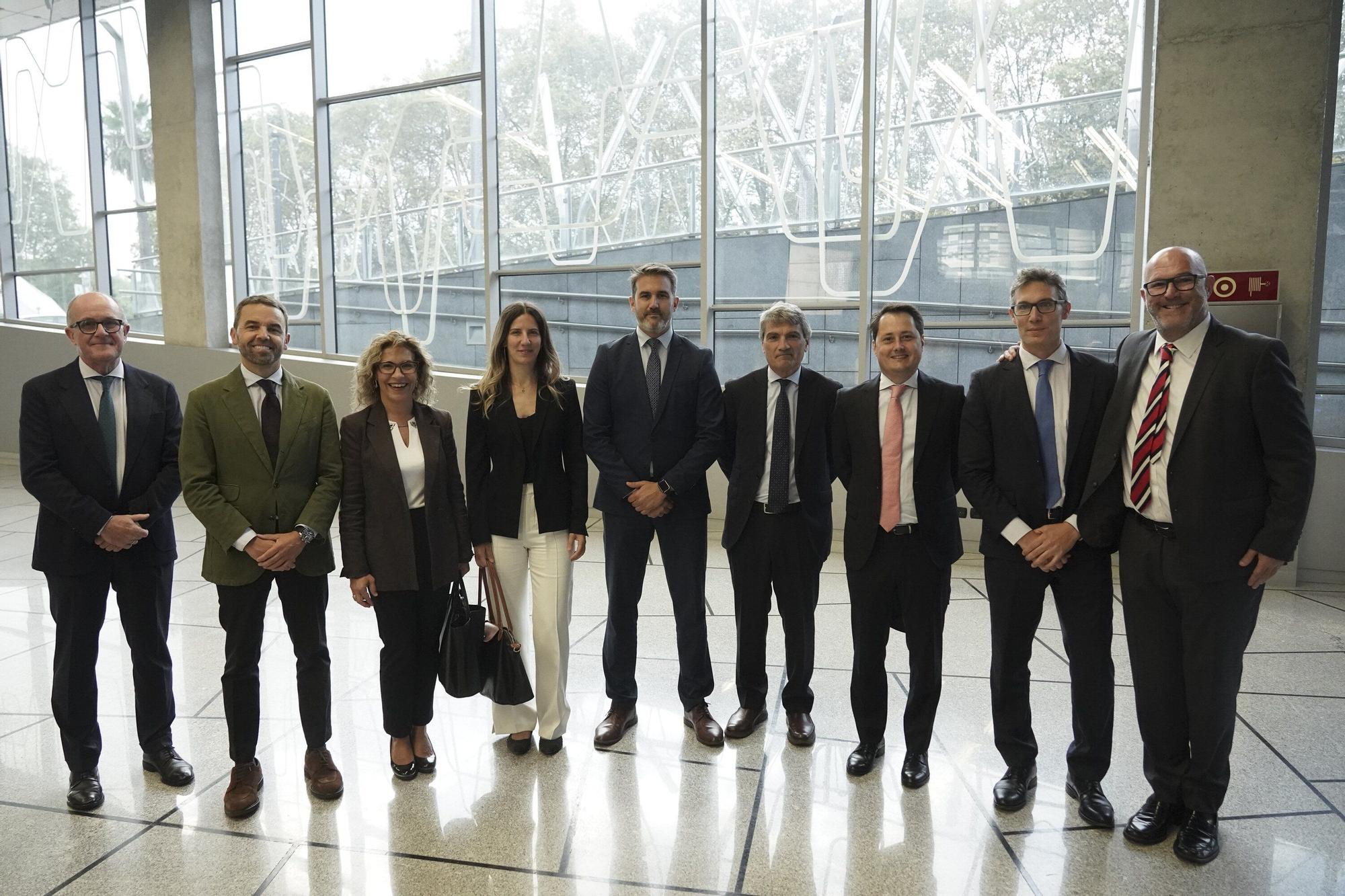 El equipo de PKF Attest junto a Patricia Berjón y Arantza Rodríguez, premiadas por ellos.