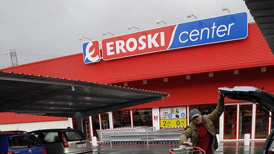 Fachada de un Eroski Center.