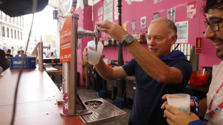 Del camión al vaso: así funciona el nuevo sistema de abastecimiento de cerveza en Aste Nagusia