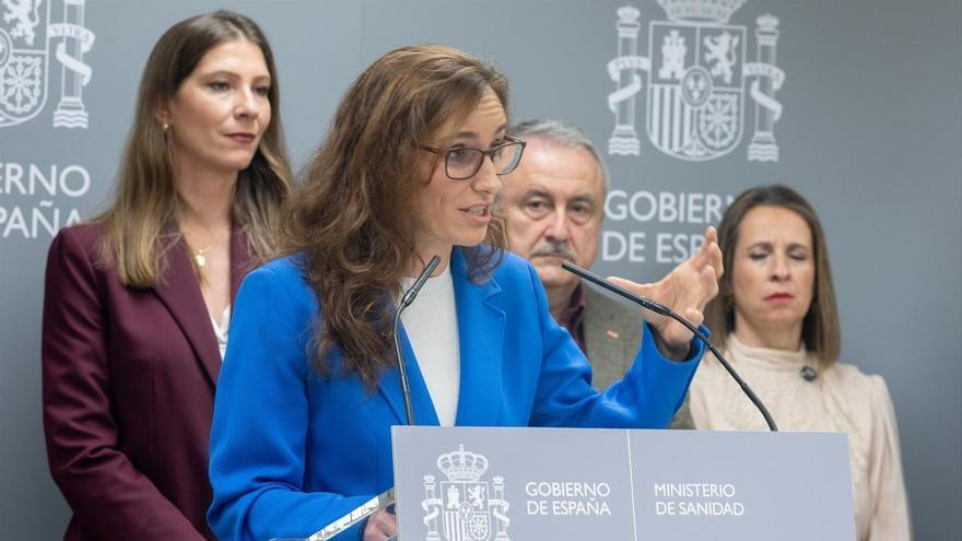 Mónica García pide por carta a los sindicatos médicos que cancelen la convocatoria de huelga