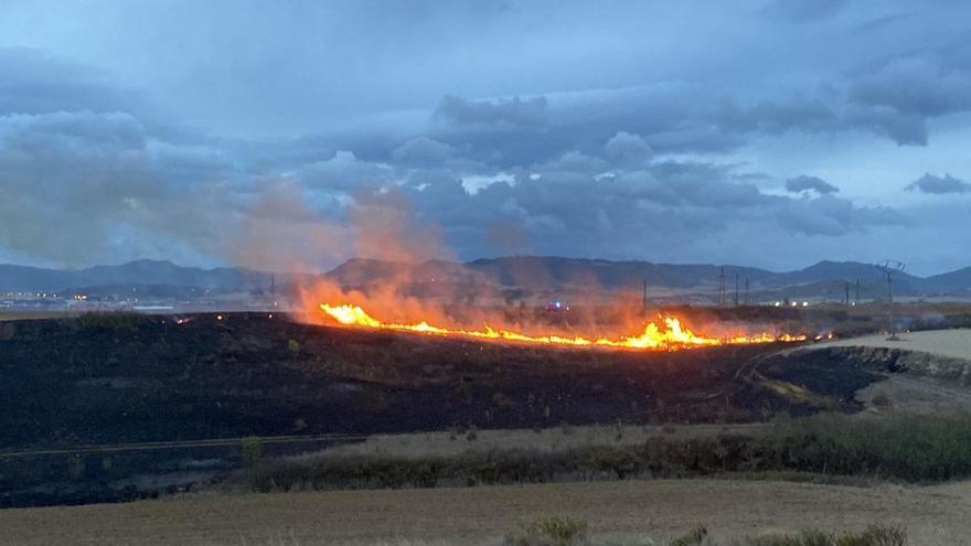 Más imágenes del incendio entre Cordovilla y la Universidad de Navarra