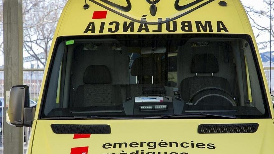 Un policía local muere electrocutado al reparar su coche eléctrico en Tarragona
