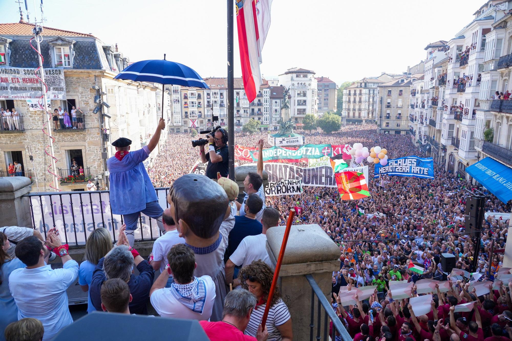 En imágenes: Así ha sido la bajada de Celedón en 2025