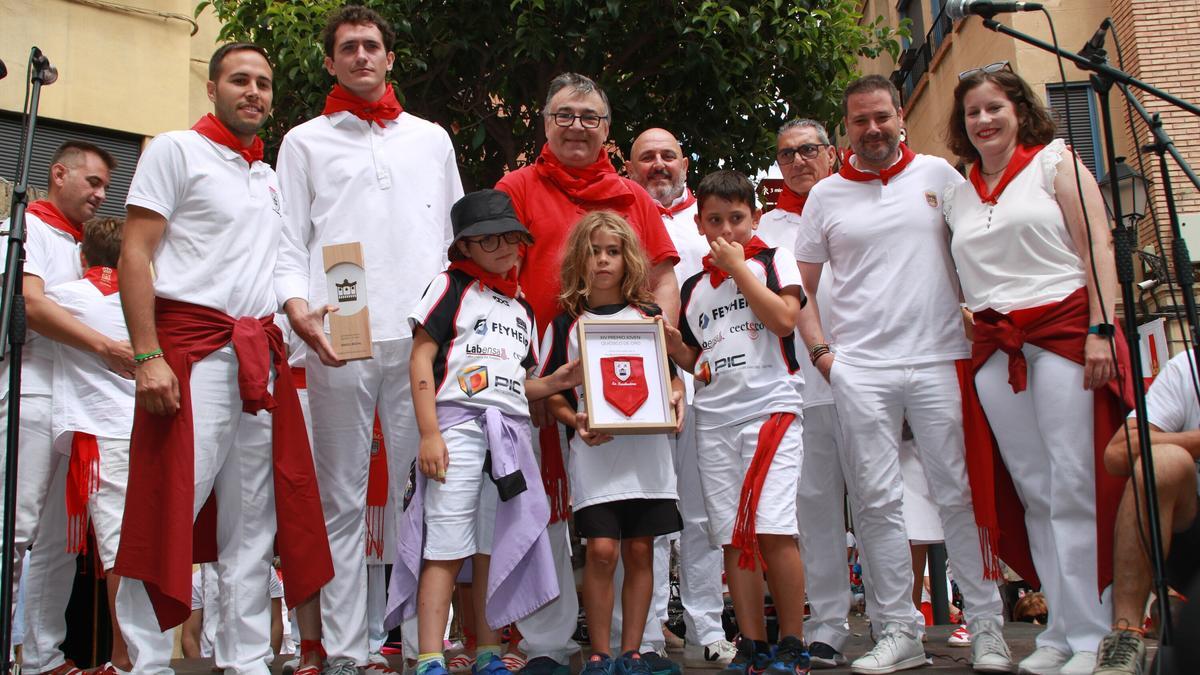 Bozal y Gracia, junto con tres pequeños jugadores.