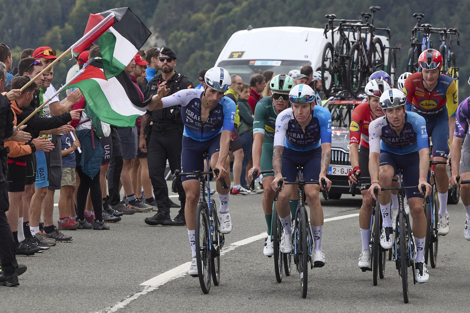 Fotos de la etapa navarra de La Vuelta 25 entre Sendaviva y Larra - Belagua