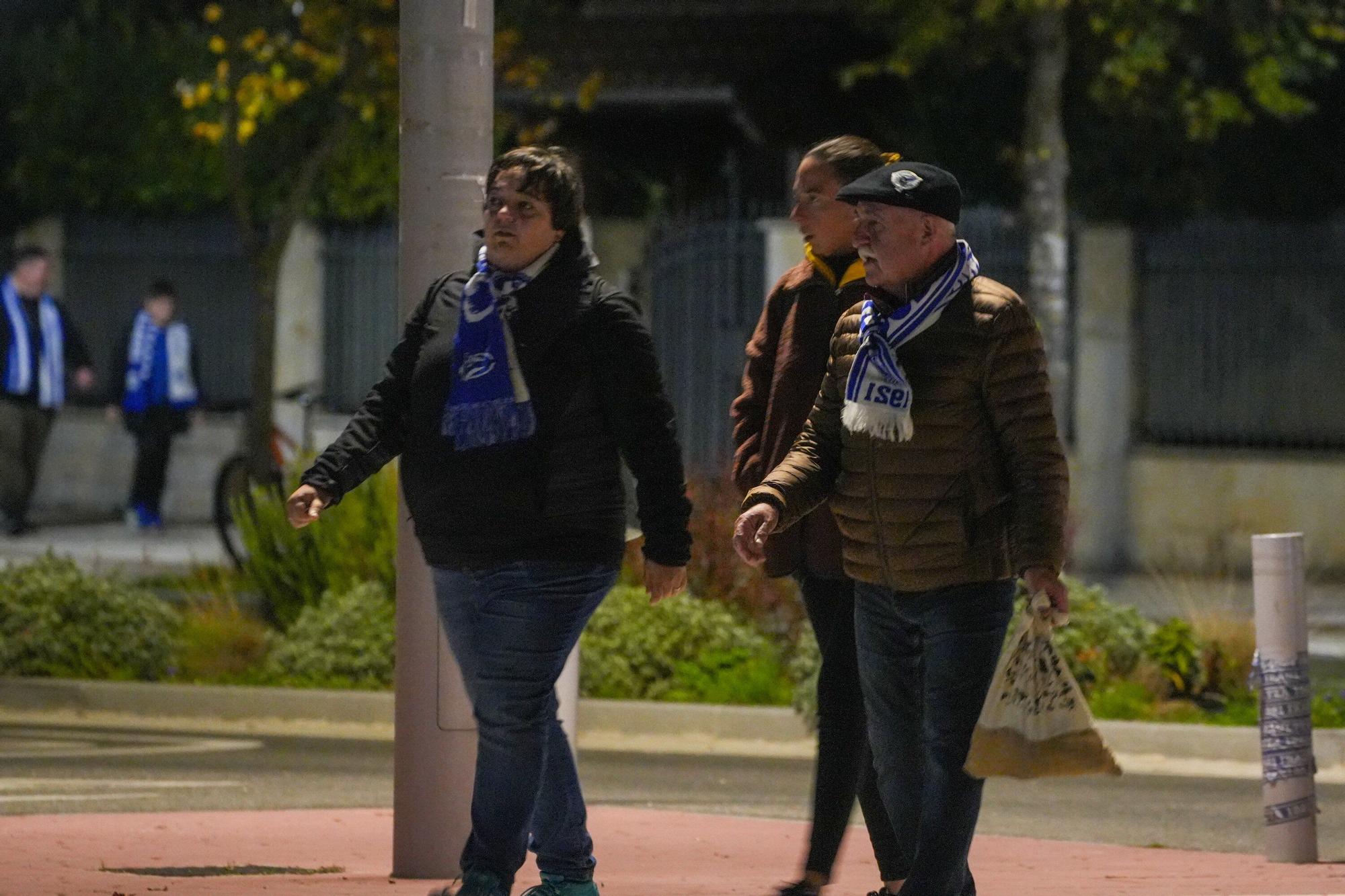 En imágenes: La afición del Alavés arropa al equipo en el duelo contra el Valladolid