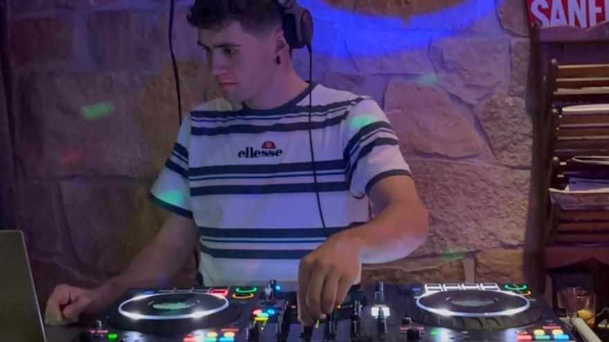 El legazpiarra Mikel Mujika deja el ciclismo y se convierte en pinchadiscos