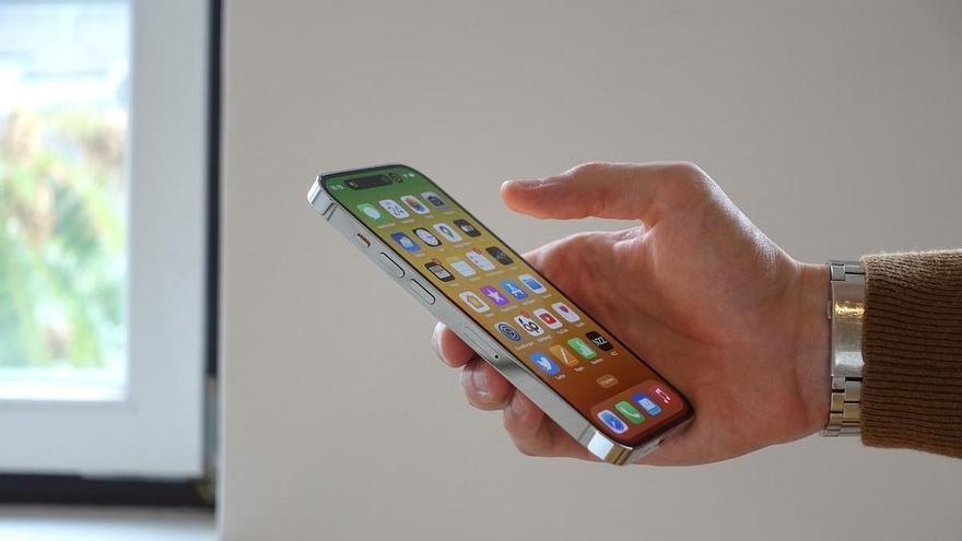 Apple bloquea la llegada de su nueva 'Siri AI' a los iPhone de la Unión Europea