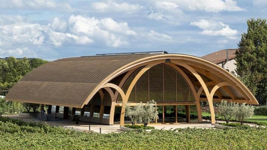Uno de los mejores restaurantes de Álava para disfrutar al aire libre: un templo del vino con mucha historia