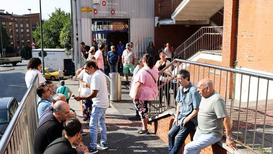 Seis comerciantes gestionarán el mercado de Otxarkoaga tras una nueva concesión municipal