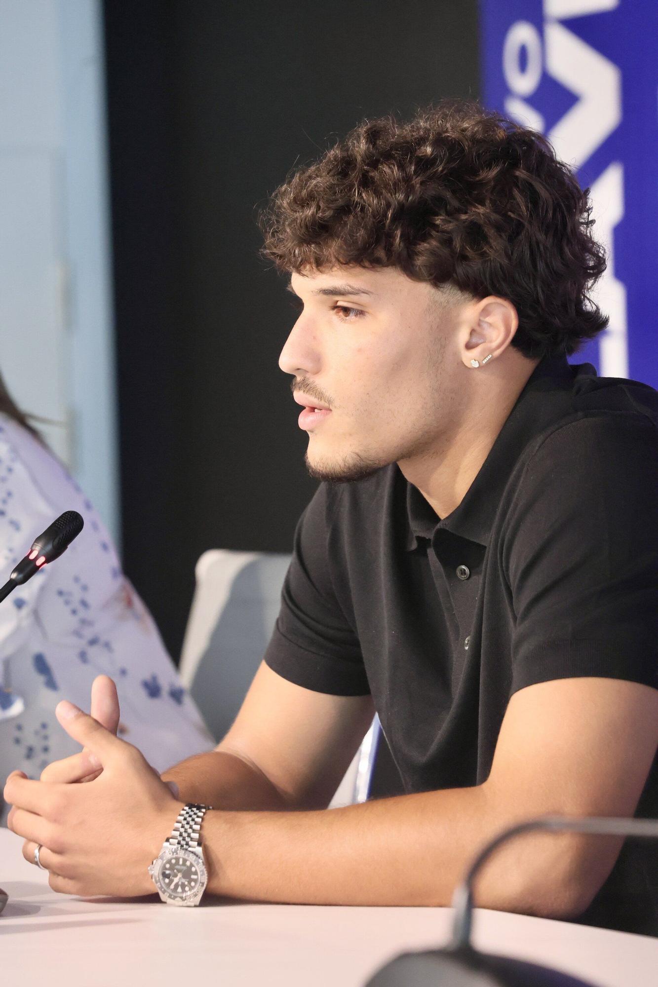 En imágenes: La presentación de Youssef Enríquez como jugador del Alavés