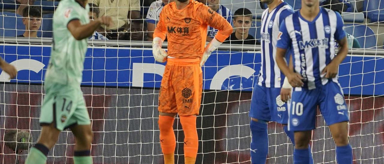 En imágenes: Así ha sido el debut liguero del Alavés contra el Levante