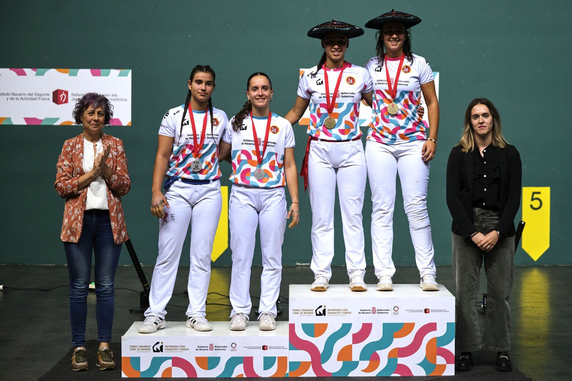 Fotos de las finales de pelota mano y pala femenina de este domingo
