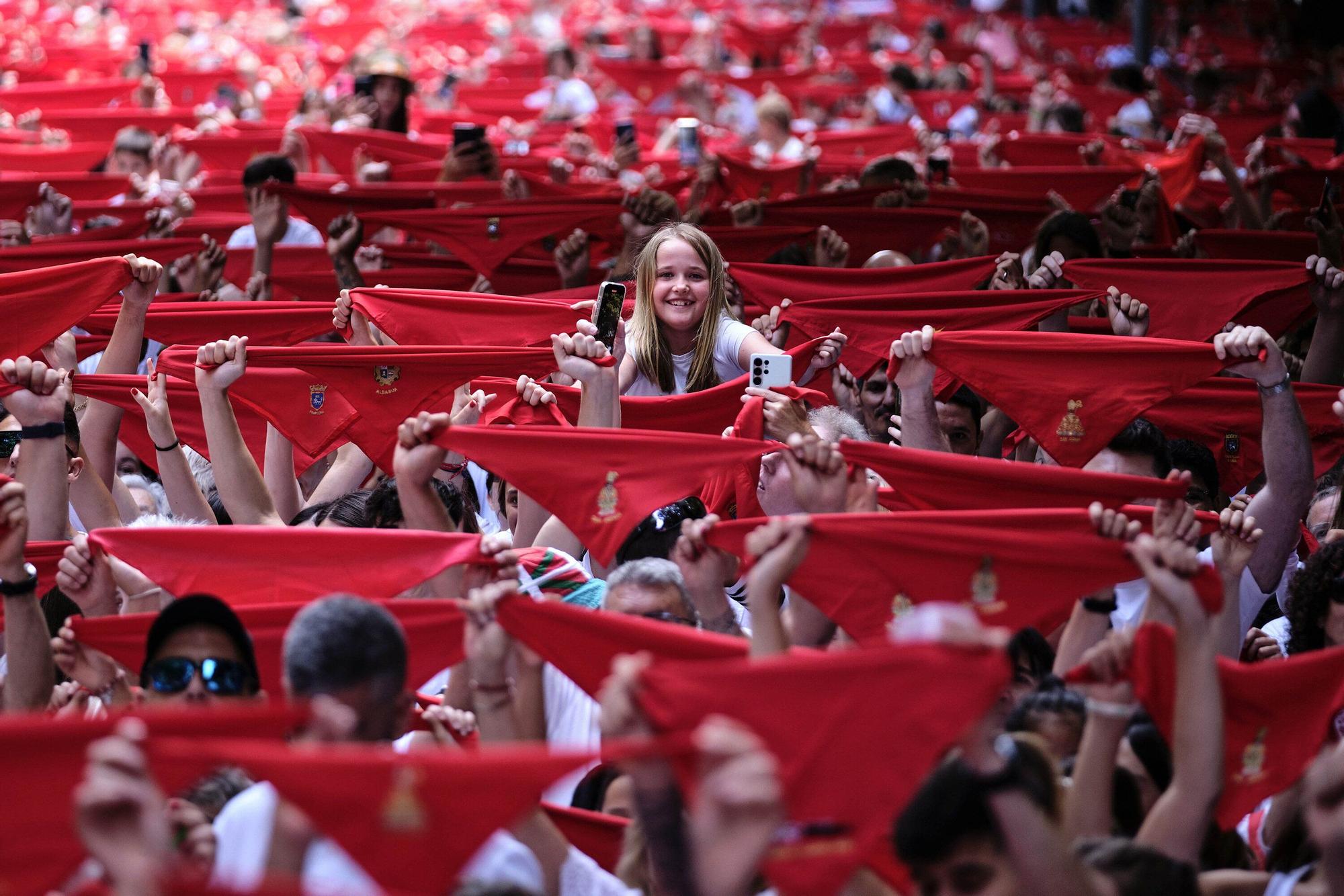 Fotos del  Chupinazo de San Fermín 2025 en Pamplona: ¡La fiesta más internacional se enciende con un grito solidario por Palestina!