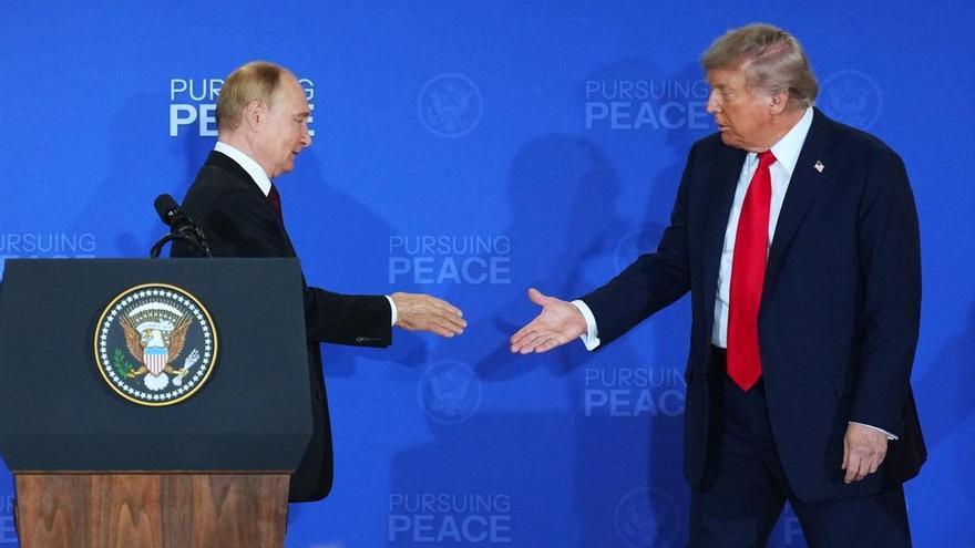 Trump asegura que un acuerdo de paz en Ucrania &quot;ahora depende&quot; de Zelensky