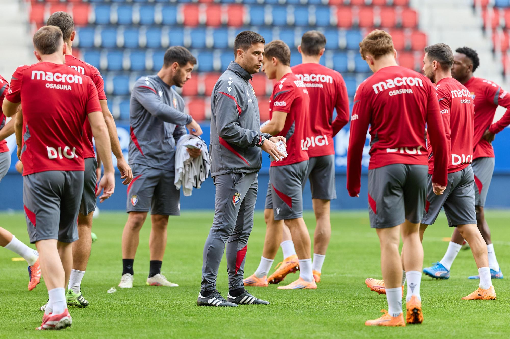Fotos del entrenamiento de Osasuna en El Sadar (23 de octubre de 2025)