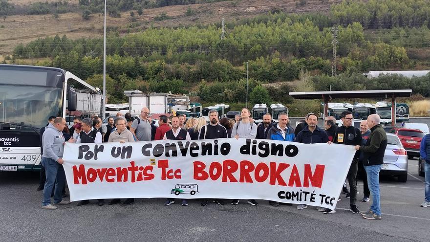 Un 76% de conductores cubre el paro en villavesas