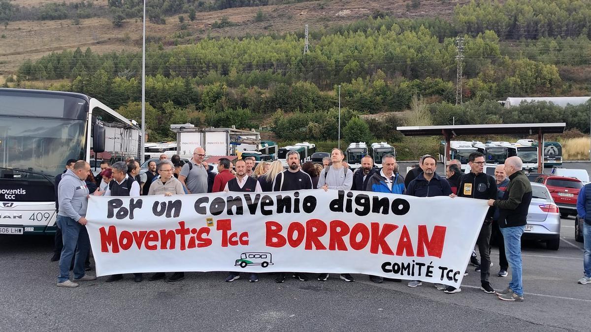 Concentración de los conductores de villavesas este jueves.