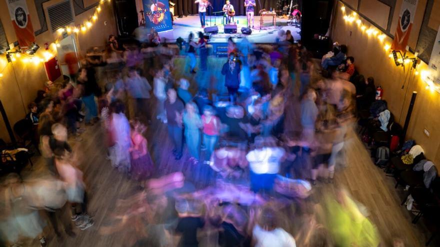 El festival Folkirrika acerca la música y danza folk a Kuartango