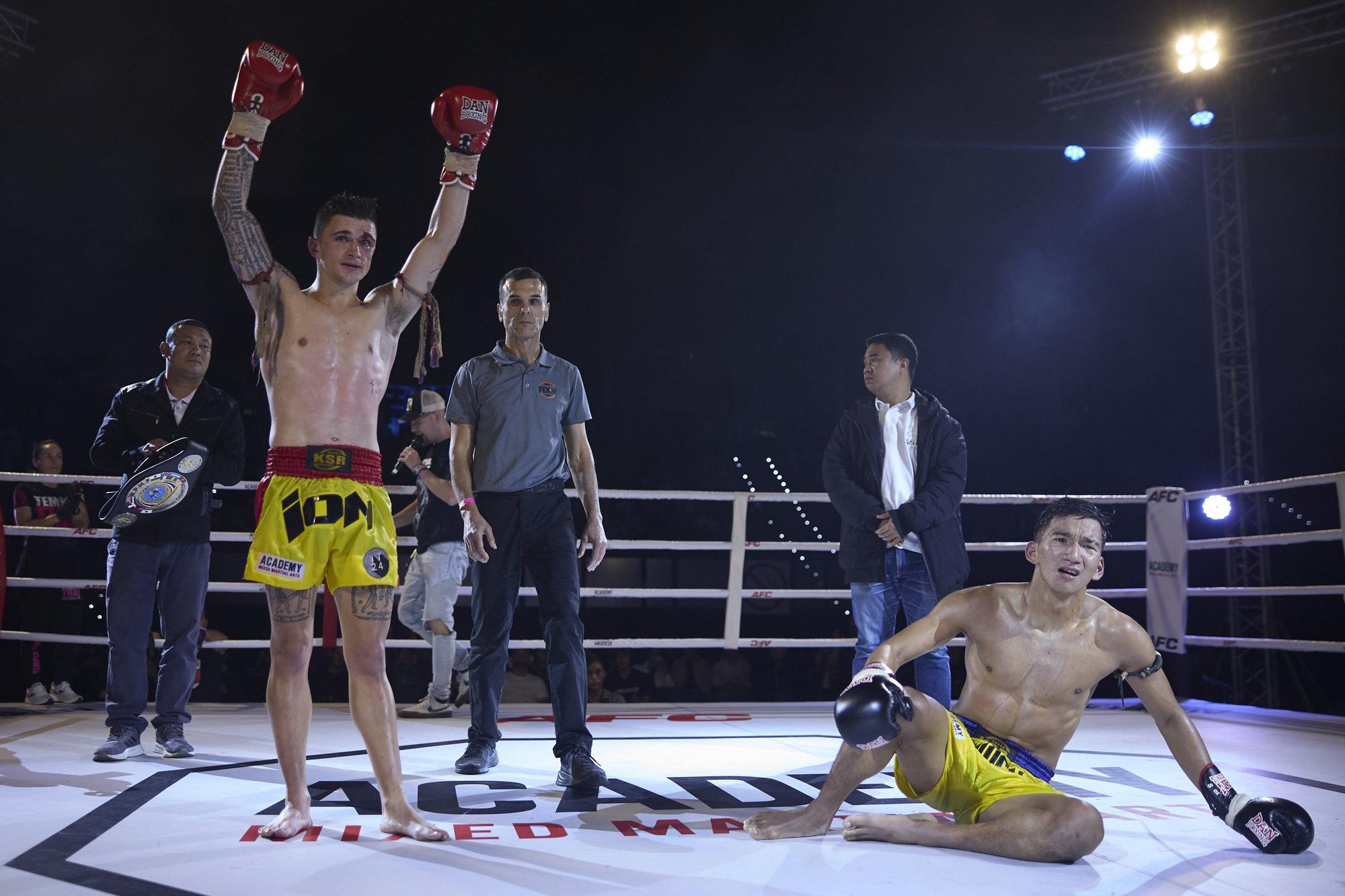 El Muay Thai pone en pie el Navarra Arena