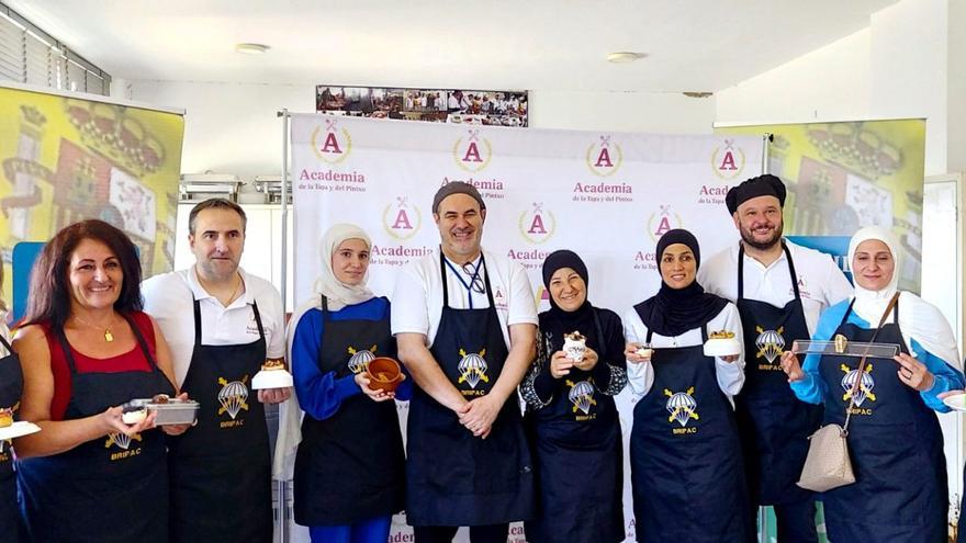El chef Iñigo Kortabitarte lleva su pintxo de huevos carbonizados al Líbano