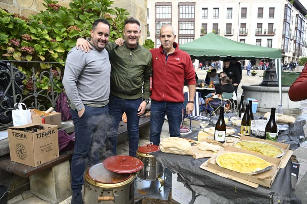Las putxeras humean en Balmaseda en homenaje al tren de La Robla
