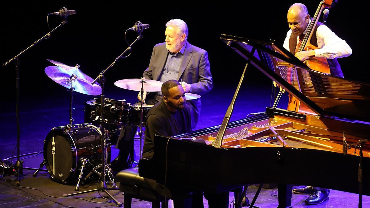 Concierto de Oscar Peterson Centennial en el Kursaal.