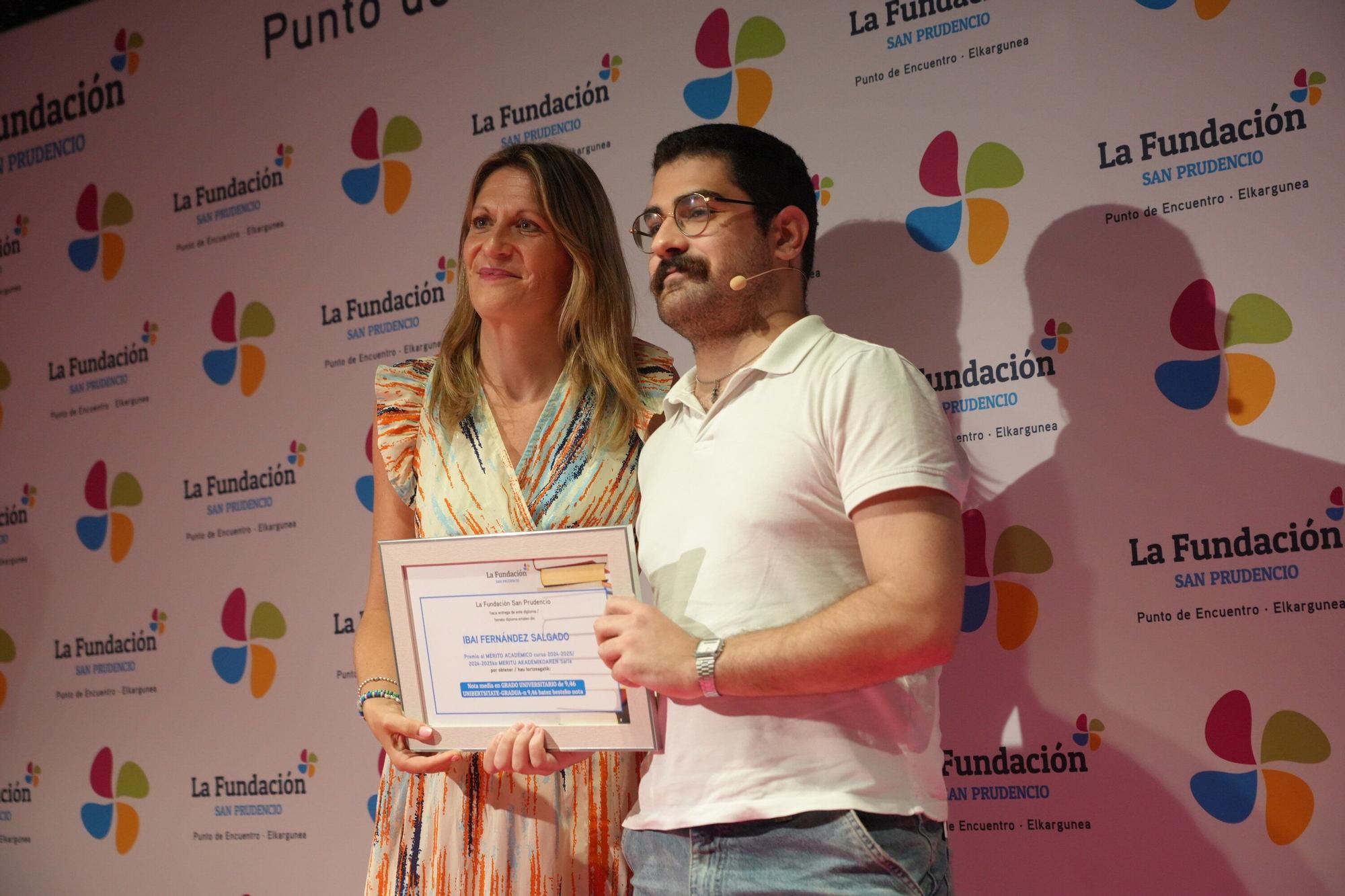 En imágenes: Entrega de premios LaF al mérito académico en la Fundación Laboral San Prudencio