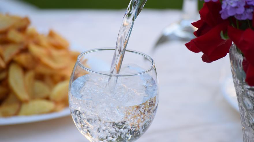 Consultorio de nutrición: ¿El agua es mejor beberla antes, durante o después de las comidas?