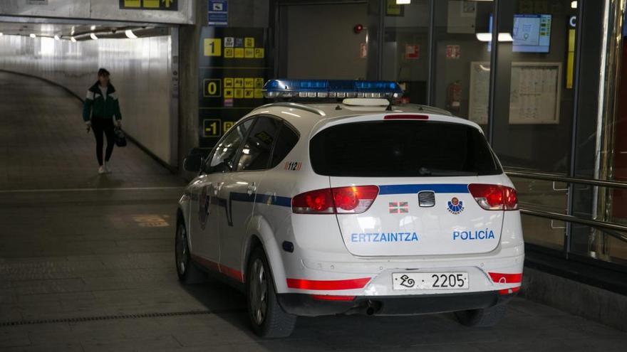 Tres detenidos tras pelarse con armas blancas en la estación de Donostia