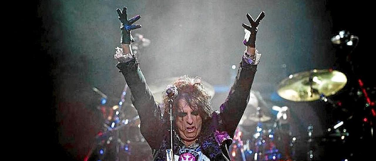 Alice Cooper y Social Distortion encabezan las primeras confirmaciones del Azkena Rock Festival 2026