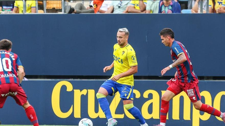 La delicada situación del exjugador de Osasuna, Javi Ontiveros: señalado en rueda de prensa por su entrenador