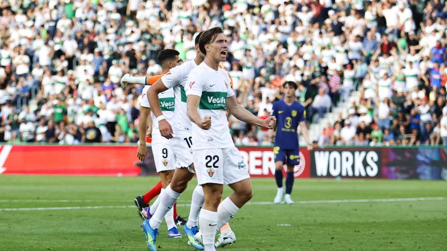 El Elche manda al Alavés a los puestos de descenso