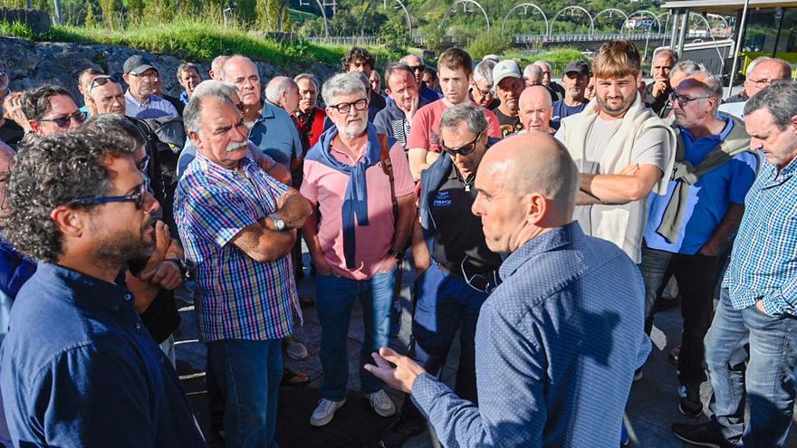 EKP abre la puerta a los amarristas que protestaban fuera de la reunión de Orio