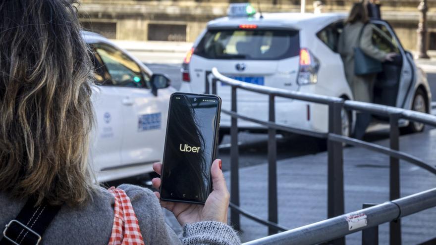 La Diputación analiza la "viabilidad" de que vehículos de Uber con licencia vizcaina operen en Gipuzkoa