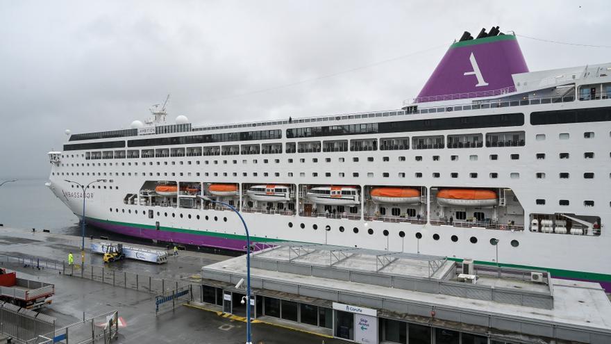 Sanidad Exterior autoriza el desembarque en A Coruña del crucero Ambition, con 21 personas aisladas por gastroenteritis