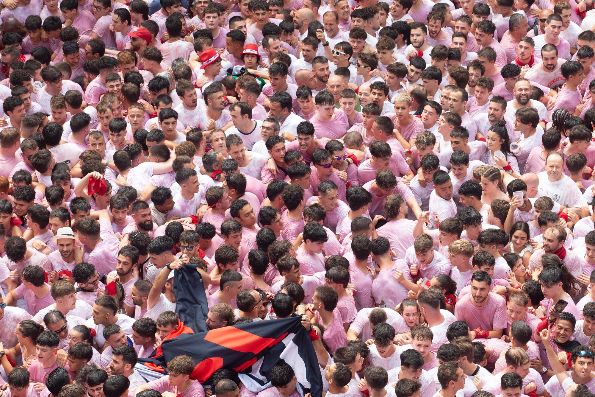 Fotos del  Chupinazo de San Fermín 2025 en Pamplona: ¡La fiesta más internacional se enciende con un grito solidario por Palestina!