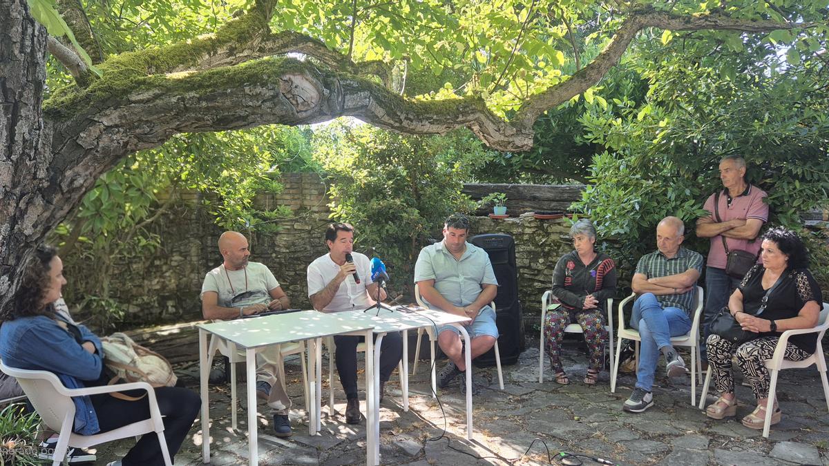 Mikel Irujo interviene durante la rueda de prensa celebrada este martes en el Hotel Teodosio de Goñi.